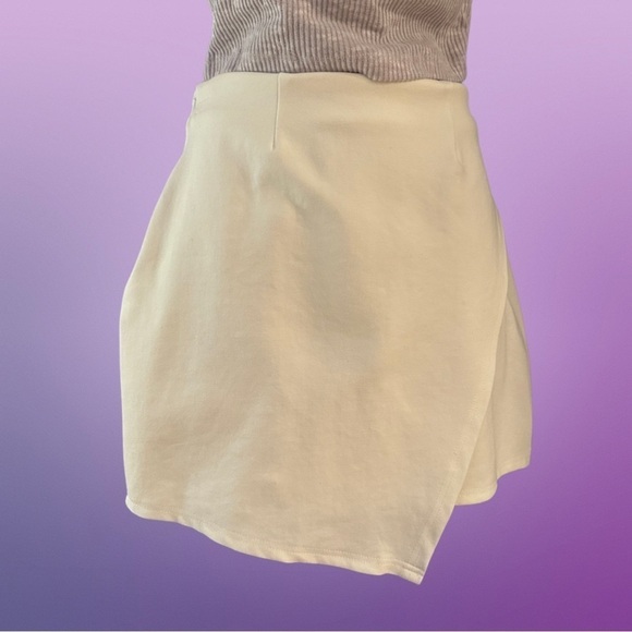 Tobi White Asymmetrical Pleated Mini Pencil Stretchy Skirt Medium Wrap Lined - Picture 1 of 3